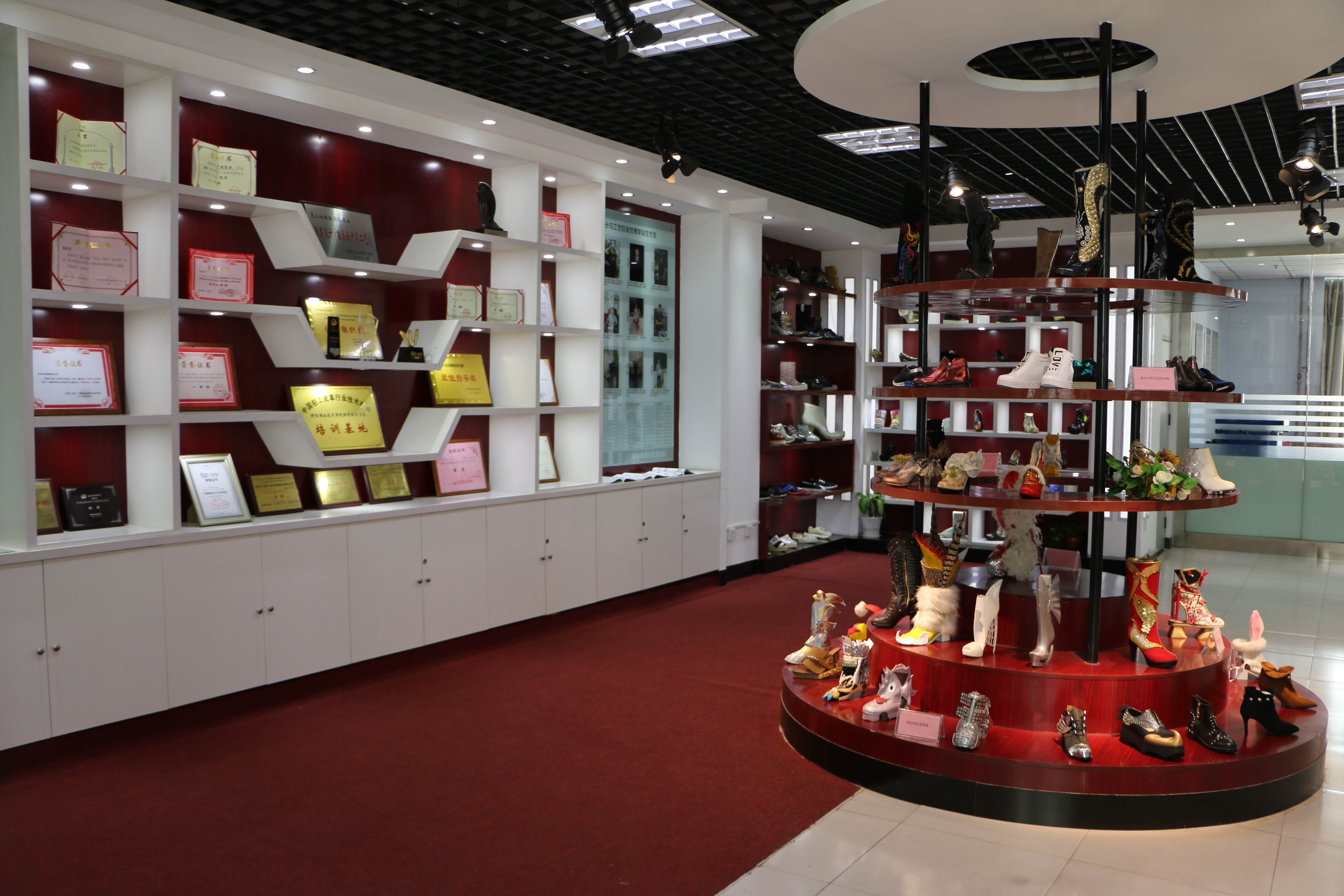 鞋靴设计产品展厅.JPG